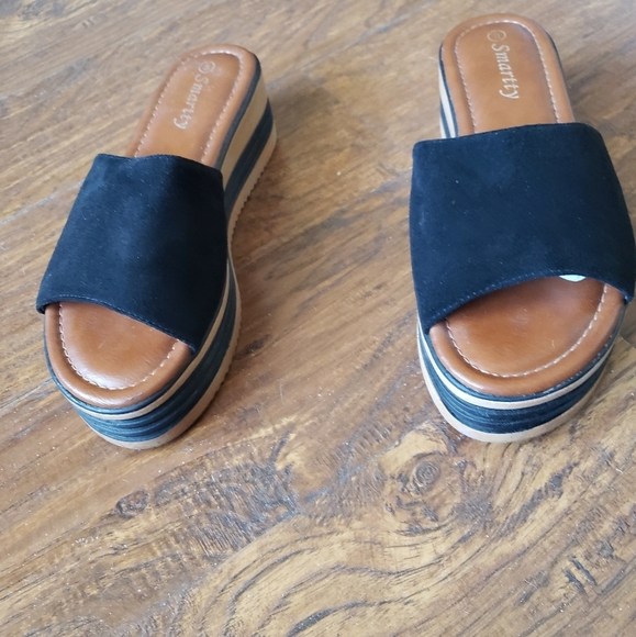 Smartty sz 39 (8.5) platforms black and tan heels - Picture 3 of 12